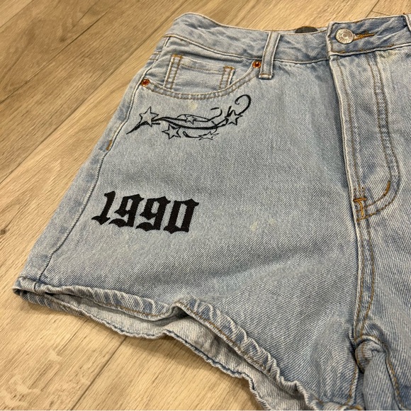 90s Throwback Denim High Waisted Shorts - Picture 2 of 9